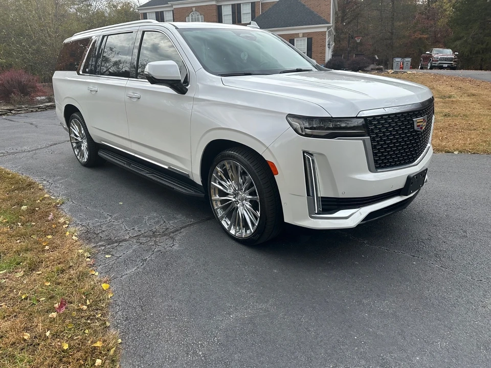 2022 Cadillac Escalade 5th Gen - Image 2 of 19