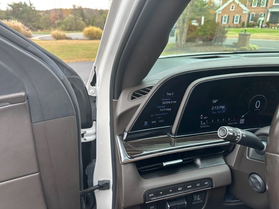 2022 Cadillac Escalade 5th Gen - Image 10 of 19