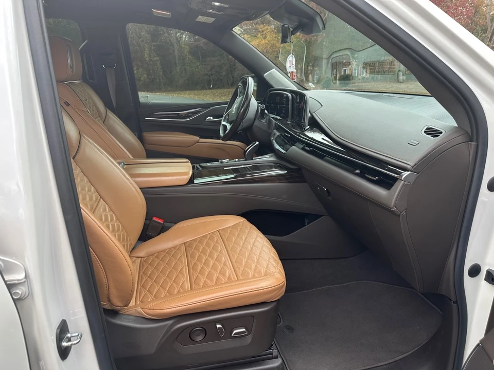 2022 Cadillac Escalade 5th Gen - Image 15 of 19