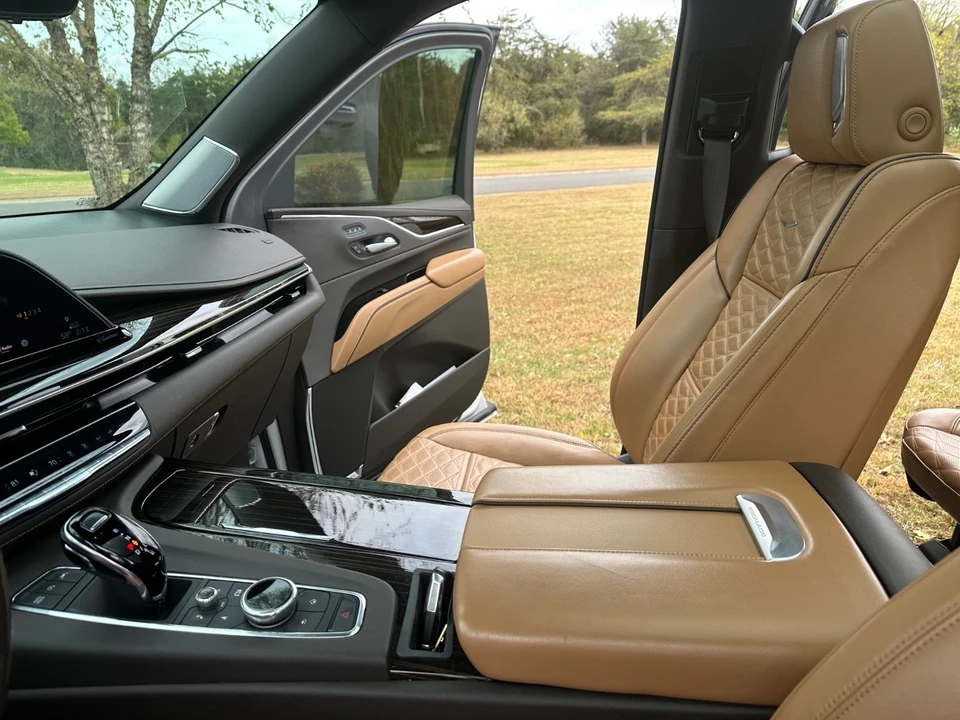 2022 Cadillac Escalade 5th Gen - Image 8 of 19
