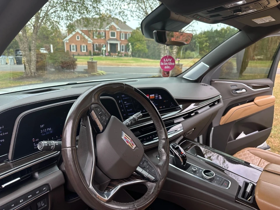 2022 Cadillac Escalade 5th Gen - Image 11 of 19