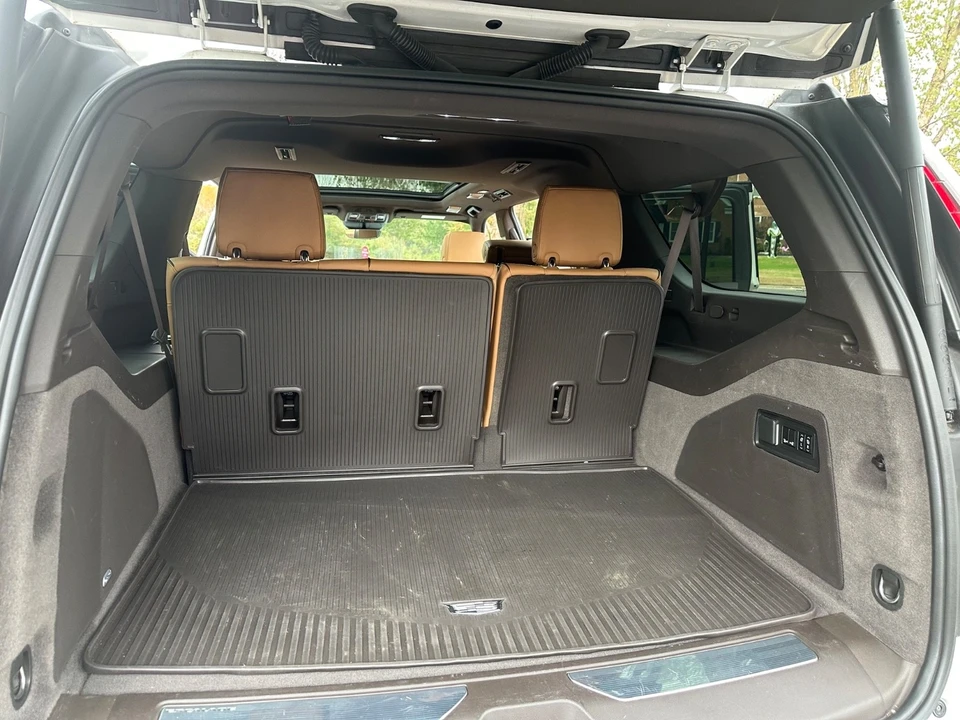 2022 Cadillac Escalade 5th Gen - Image 19 of 19
