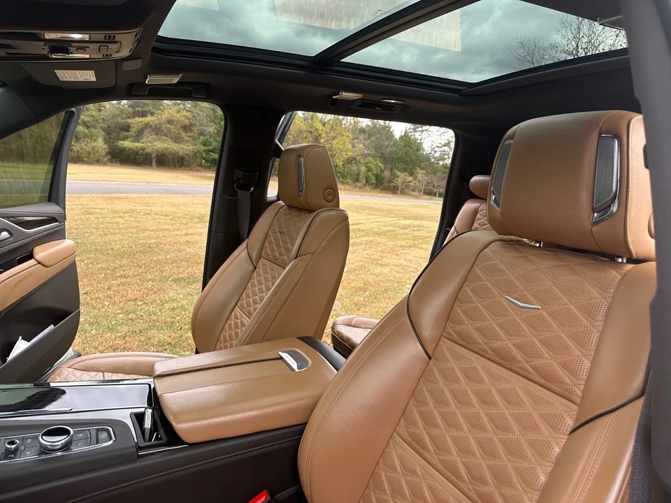 2022 Cadillac Escalade 5th Gen - Image 12 of 19