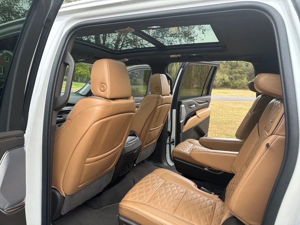 2022 Cadillac Escalade 5th Gen - Image 14 of 19