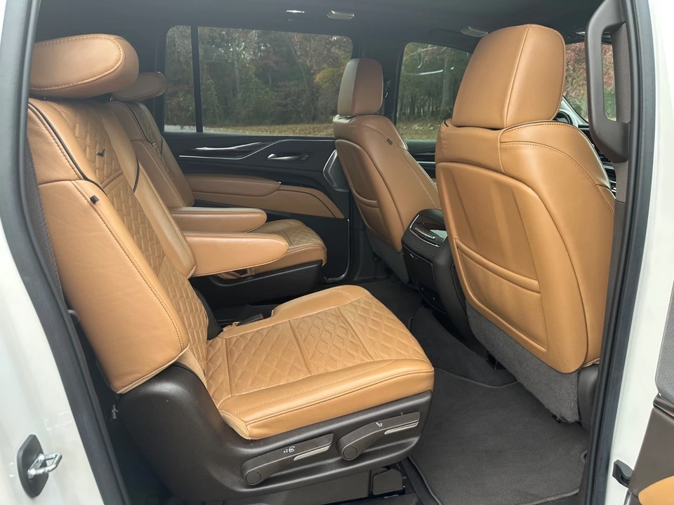 2022 Cadillac Escalade 5th Gen - Image 16 of 19
