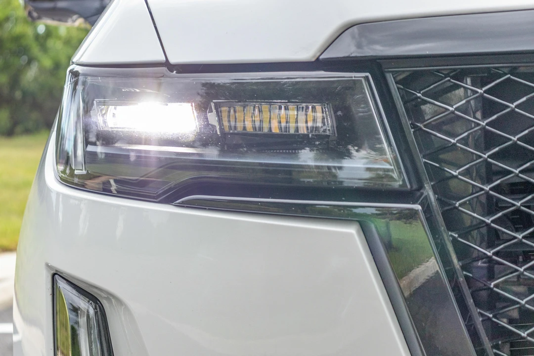 2022 Cadillac Escalade 5th Gen - Image 15 of 31