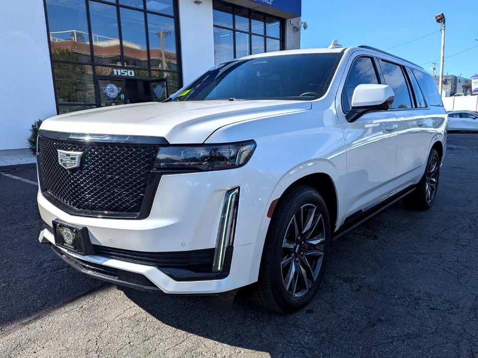 2022 Cadillac Escalade 5th Gen - Image 2 of 21