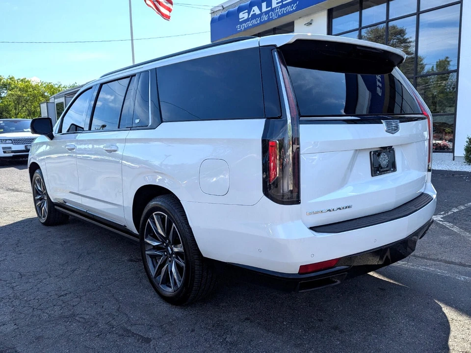 2022 Cadillac Escalade 5th Gen - Image 10 of 21