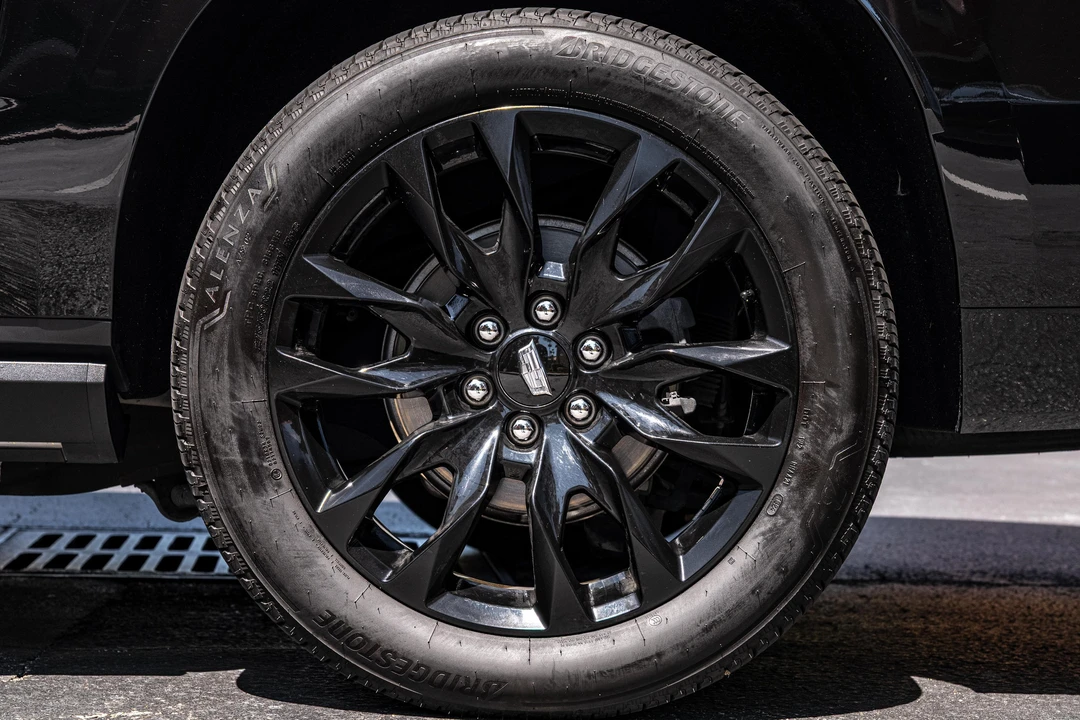 2022 Cadillac Escalade 5th Gen - Image 28 of 31