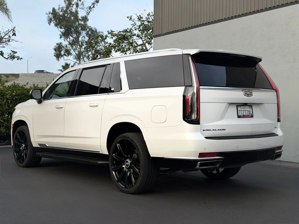 2022 Cadillac Escalade 5th Gen - Image 9 of 21