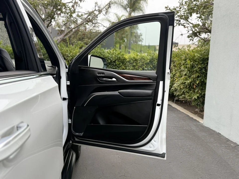 2022 Cadillac Escalade 5th Gen - Image 16 of 21