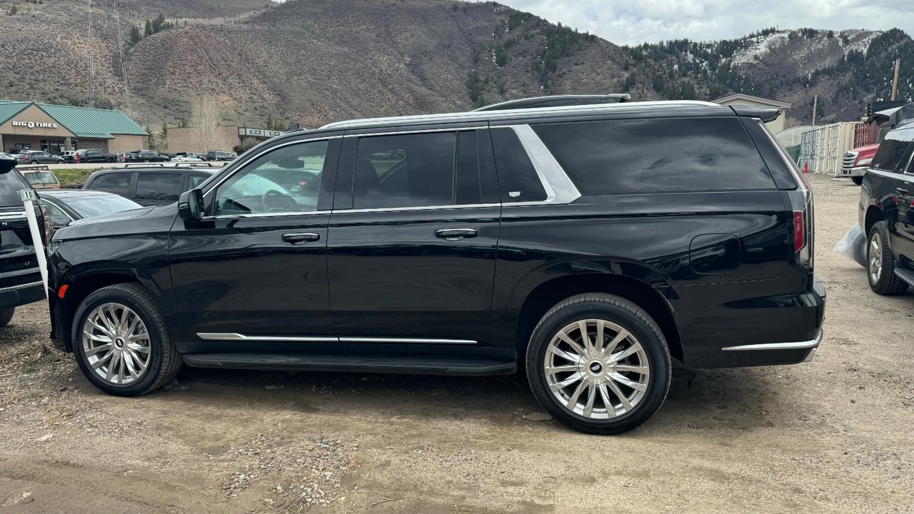 2022 Cadillac Escalade 5th Gen - Image 11 of 11