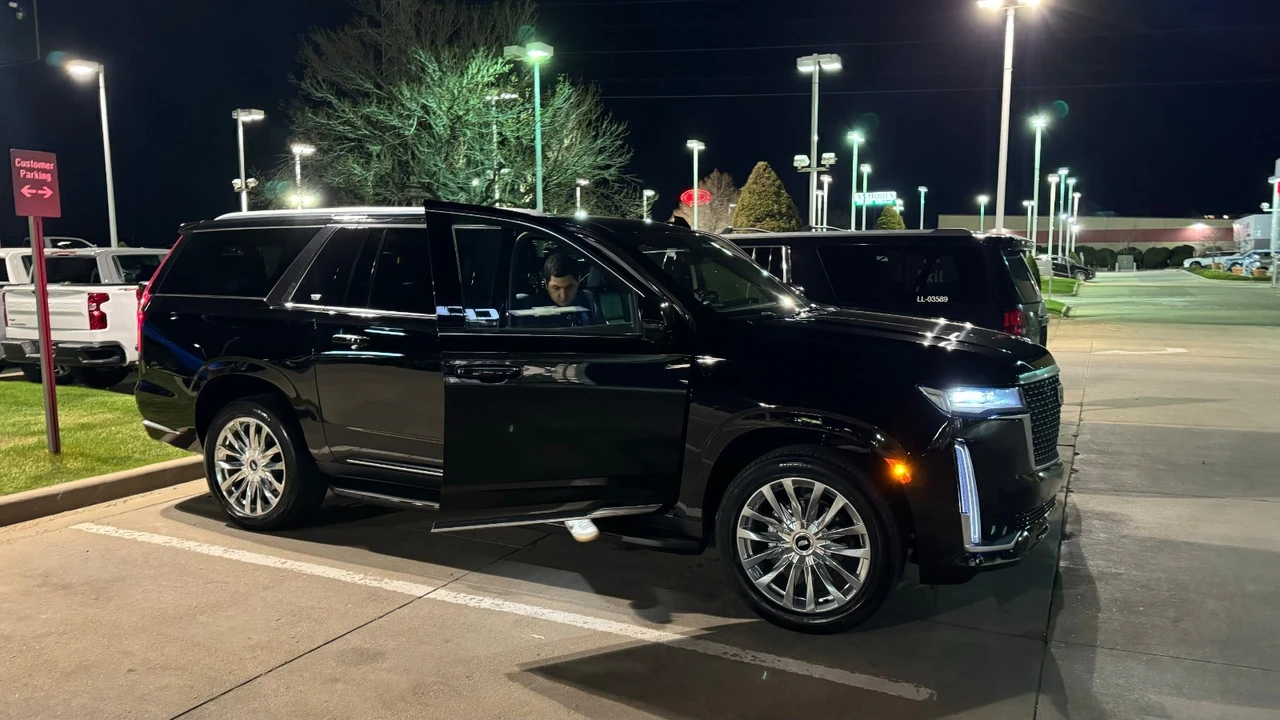 2022 Cadillac Escalade 5th Gen - Image 9 of 11