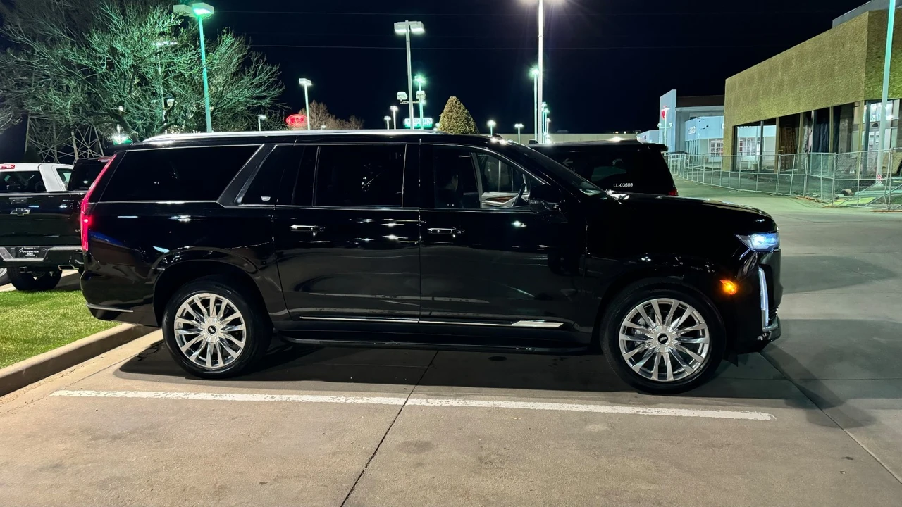 2022 Cadillac Escalade 5th Gen - Image 10 of 11