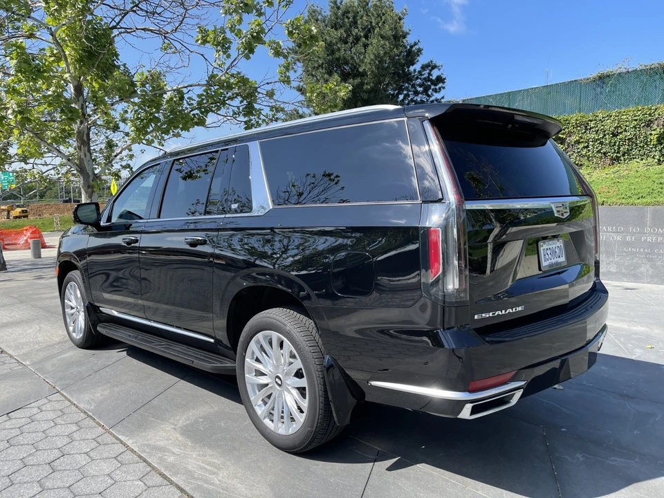 2022 Cadillac Escalade 5th Gen - Image 5 of 9