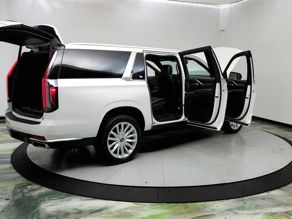 2022 Cadillac Escalade 5th Gen - Image 11 of 12