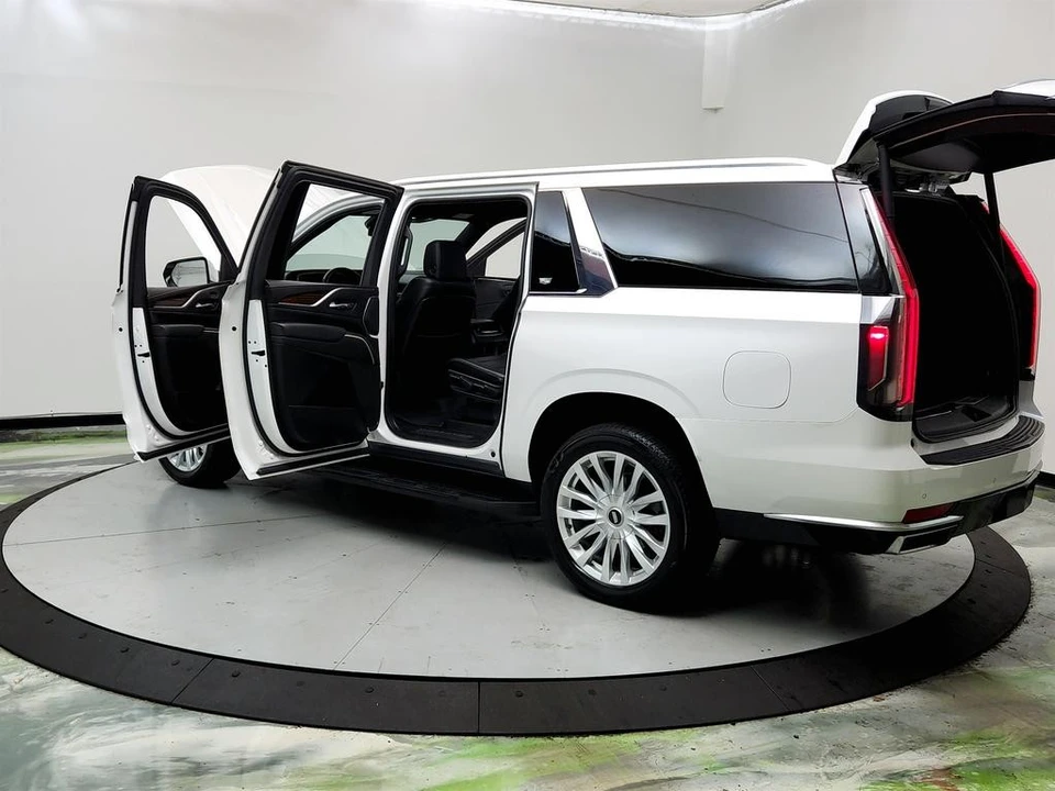 2022 Cadillac Escalade 5th Gen - Image 11 of 12