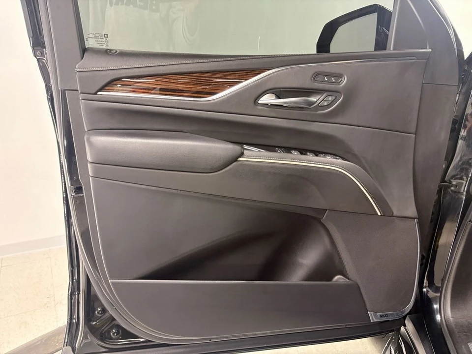 2022 Cadillac Escalade 5th Gen - Image 5 of 12