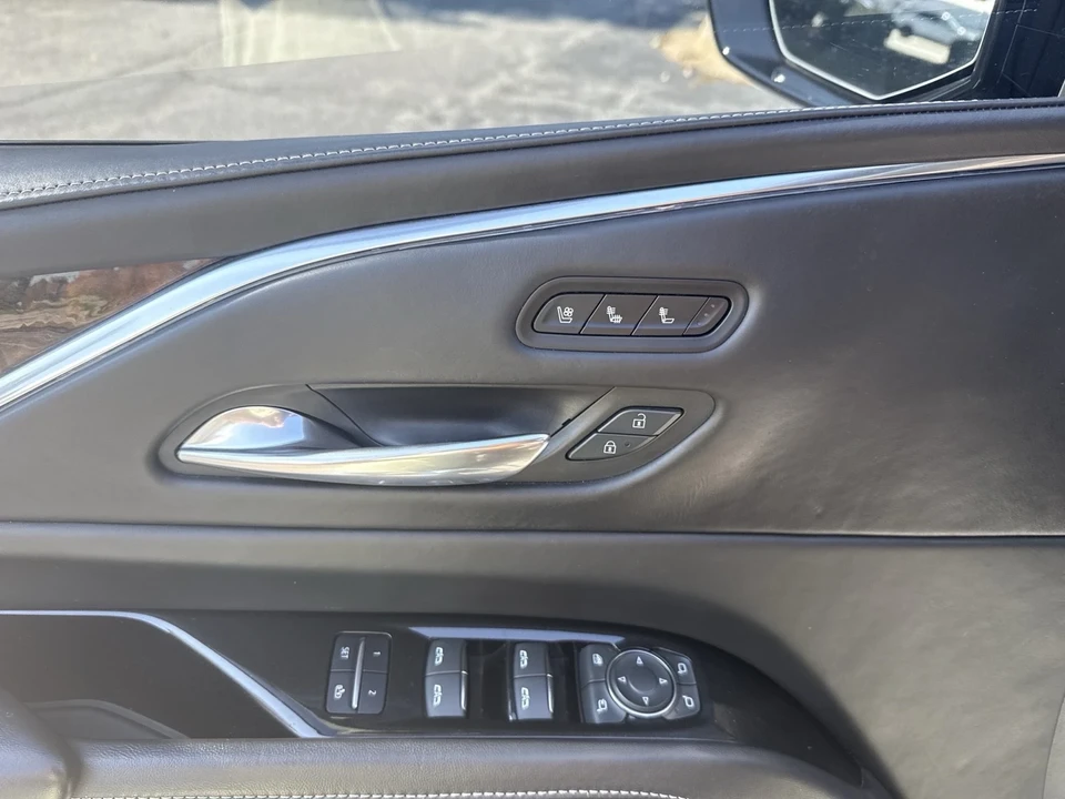 2022 Cadillac Escalade 5th Gen - Image 17 of 21
