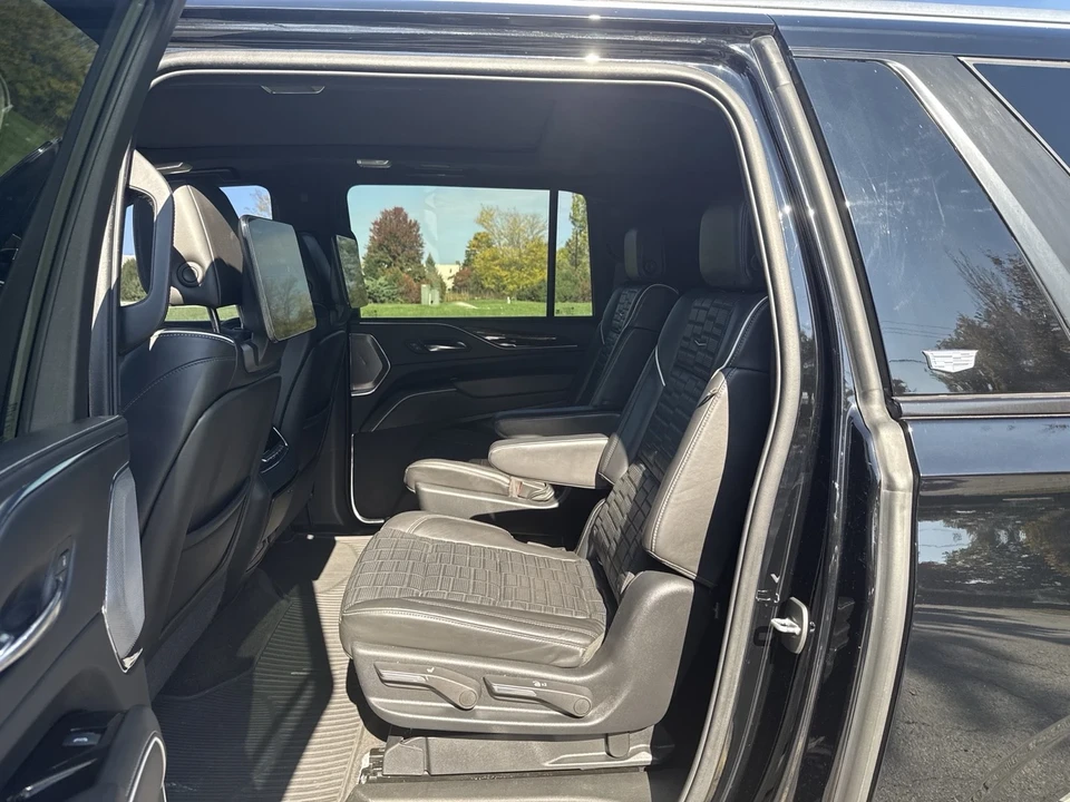 2022 Cadillac Escalade 5th Gen - Image 18 of 21