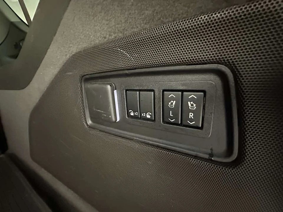 2022 Cadillac Escalade 5th Gen - Image 20 of 21
