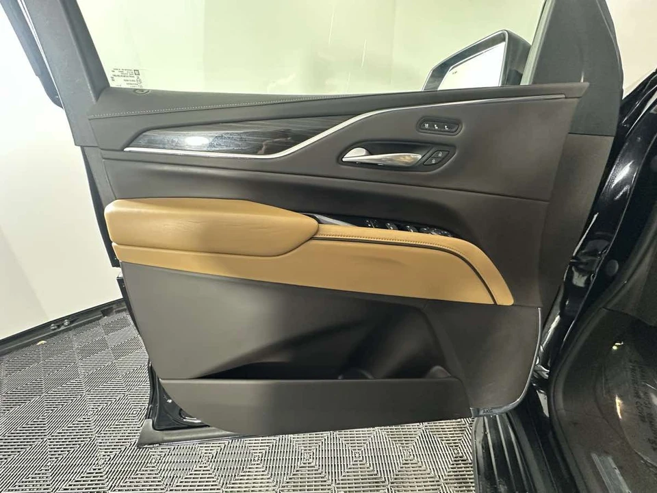 2022 Cadillac Escalade 5th Gen - Image 15 of 21