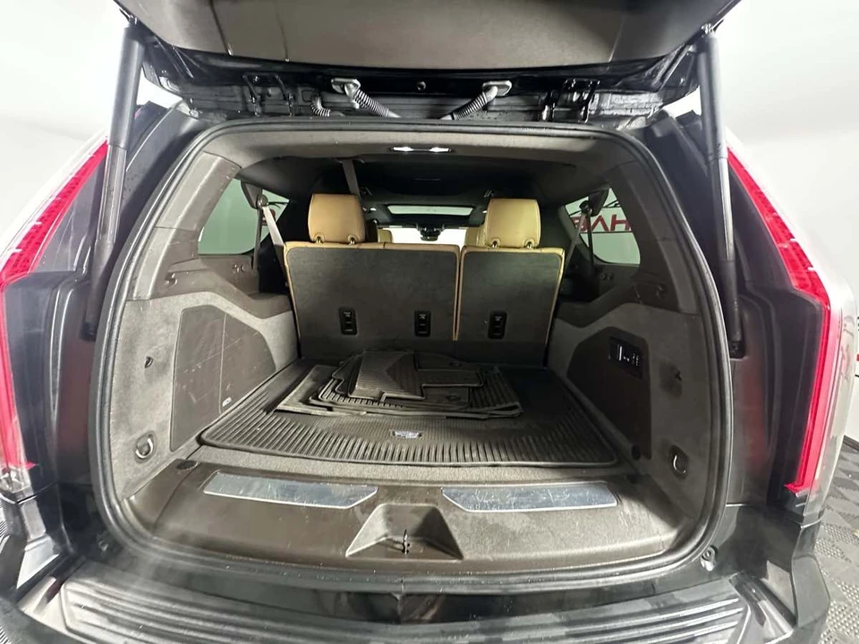 2022 Cadillac Escalade 5th Gen - Image 19 of 21