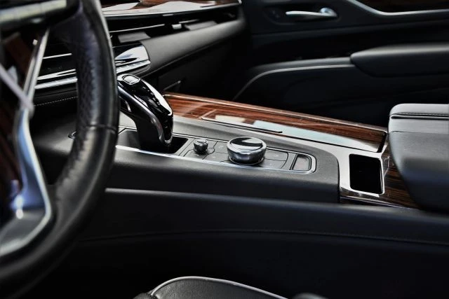 2022 Cadillac Escalade 5th Gen - Image 17 of 21