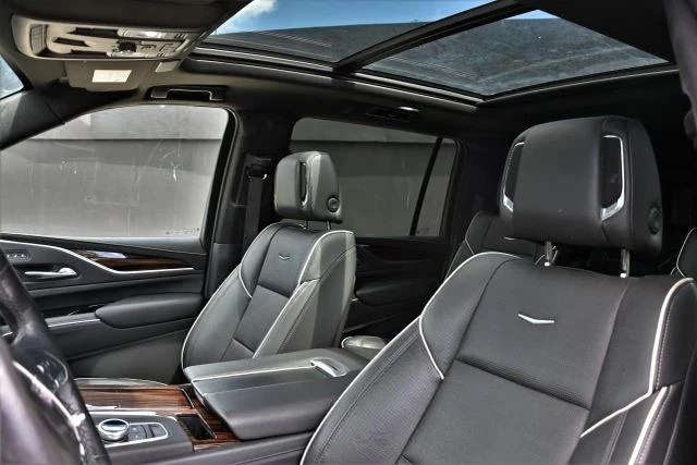 2022 Cadillac Escalade 5th Gen - Image 18 of 21