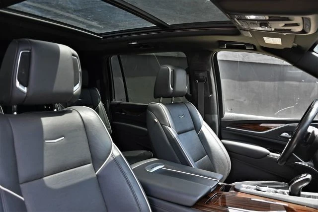 2022 Cadillac Escalade 5th Gen - Image 19 of 21