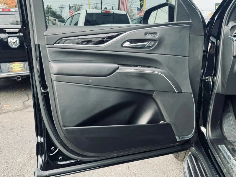2022 Cadillac Escalade 5th Gen - Image 9 of 12