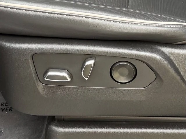 2022 Cadillac Escalade 5th Gen - Image 19 of 21