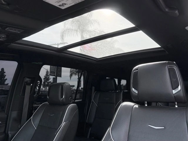 2022 Cadillac Escalade 5th Gen - Image 18 of 21