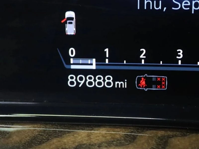 2022 Cadillac Escalade 5th Gen - Image 10 of 12