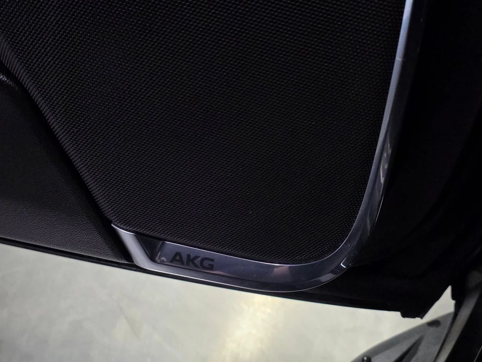 2022 Cadillac Escalade 5th Gen - Image 8 of 12