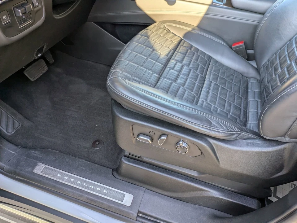 2022 Cadillac Escalade 5th Gen - Image 13 of 21