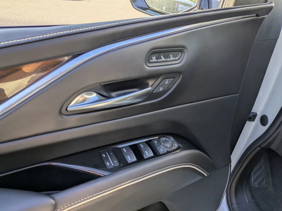 2022 Cadillac Escalade 5th Gen - Image 16 of 21