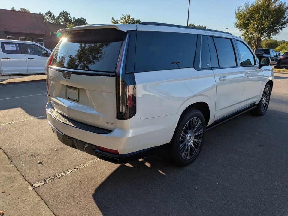 2022 Cadillac Escalade 5th Gen - Image 4 of 21