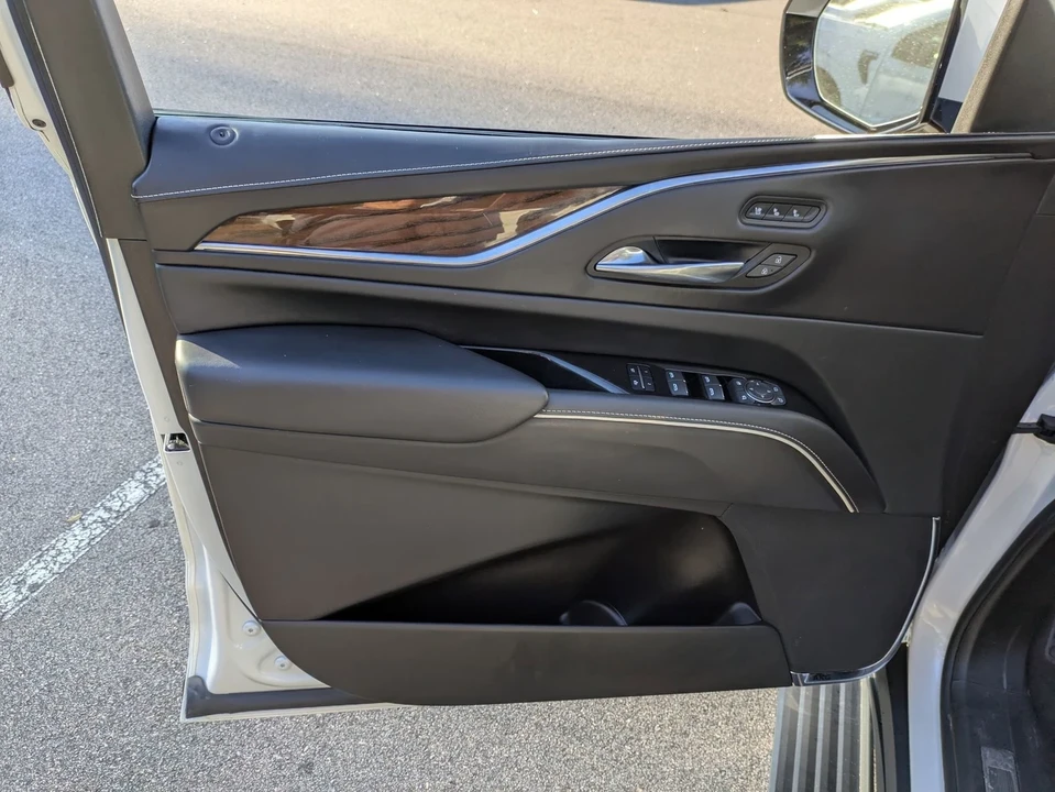 2022 Cadillac Escalade 5th Gen - Image 15 of 21