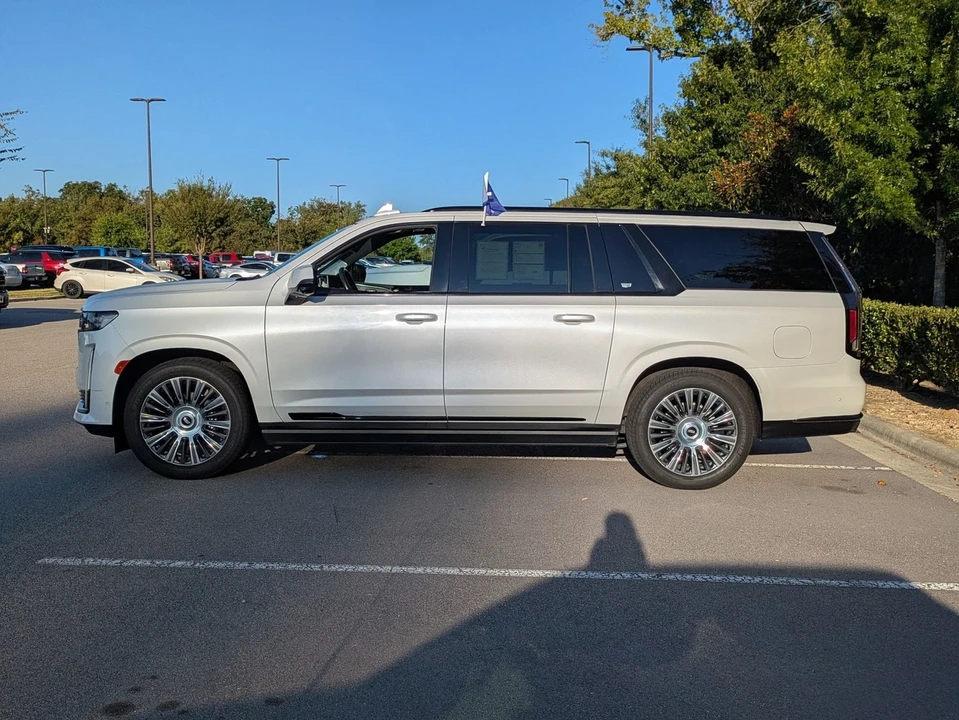 2022 Cadillac Escalade 5th Gen - Image 7 of 12