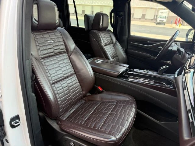 2022 Cadillac Escalade 5th Gen - Image 18 of 21