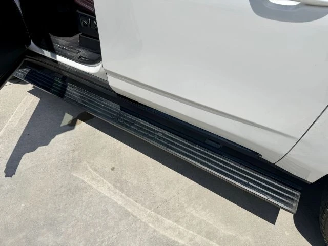 2022 Cadillac Escalade 5th Gen - Image 9 of 21