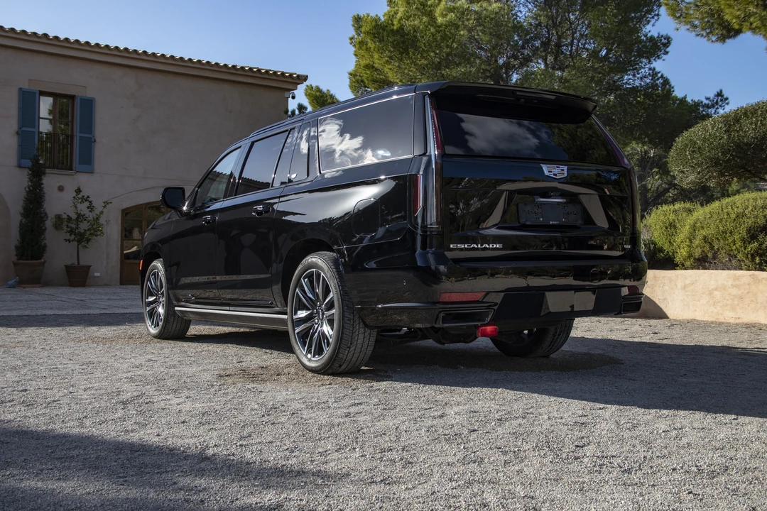 2022 Cadillac Escalade 5th Gen - Image 13 of 31