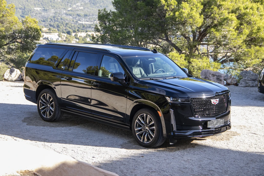 2022 Cadillac Escalade 5th Gen - Image 17 of 31
