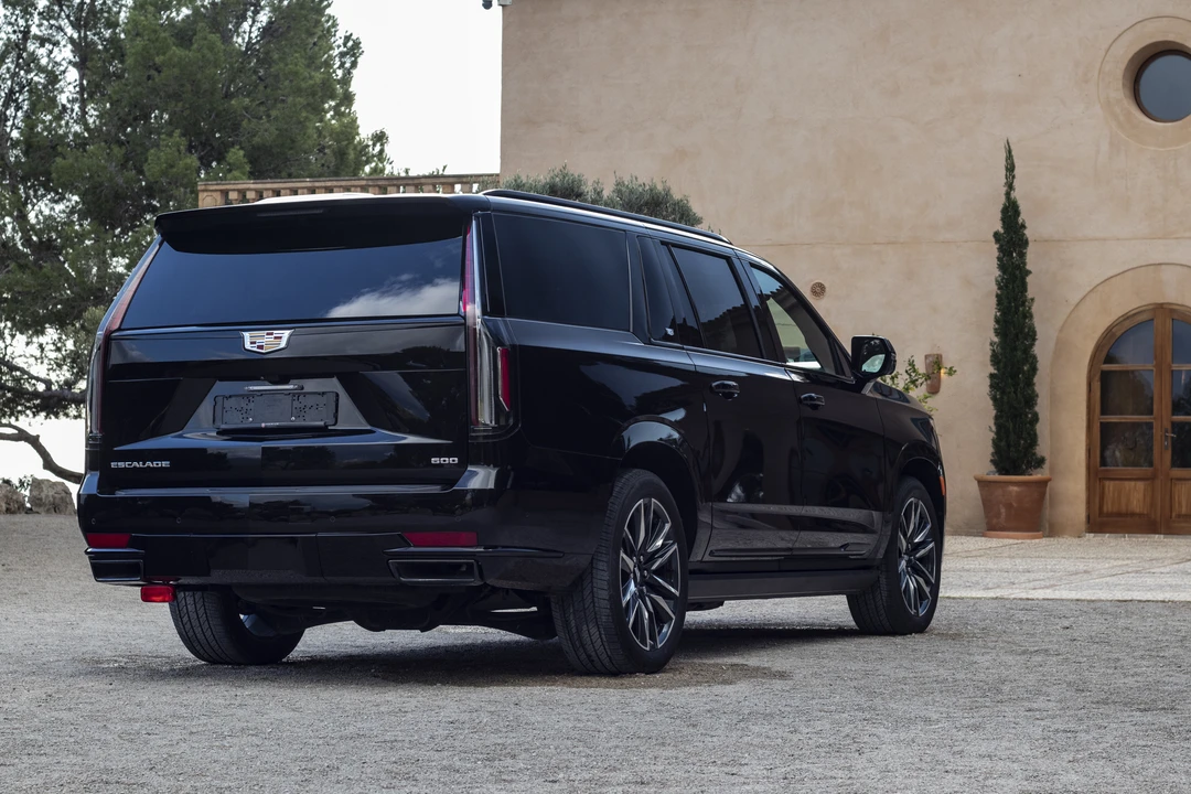 2022 Cadillac Escalade 5th Gen - Image 15 of 31