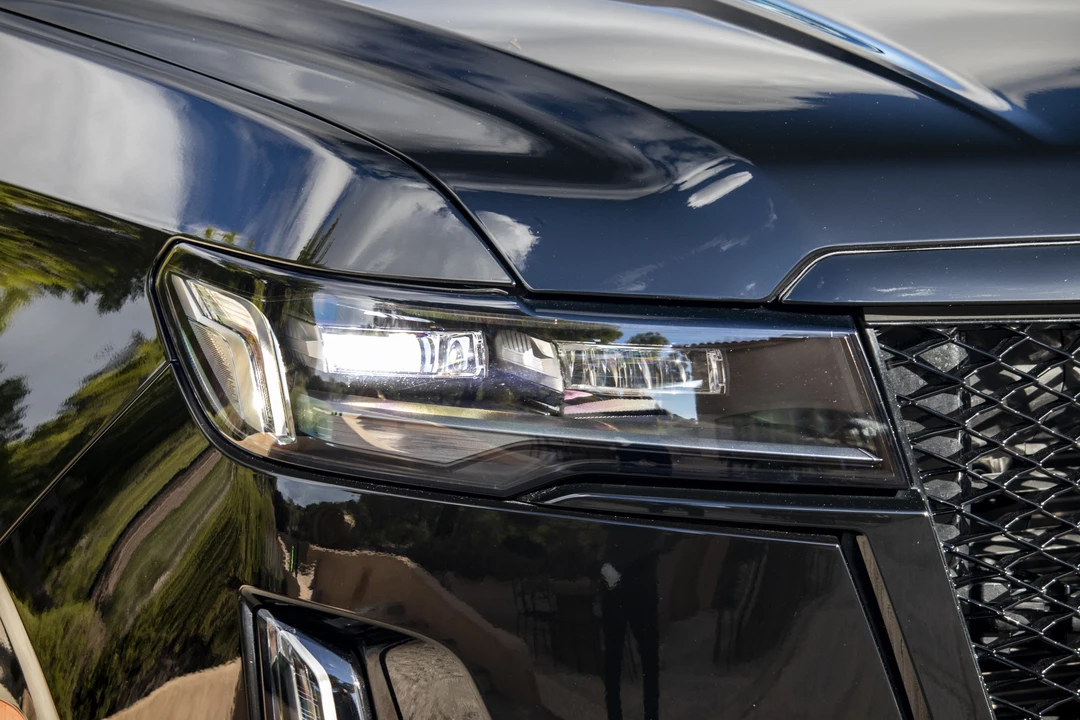 2022 Cadillac Escalade 5th Gen - Image 28 of 31
