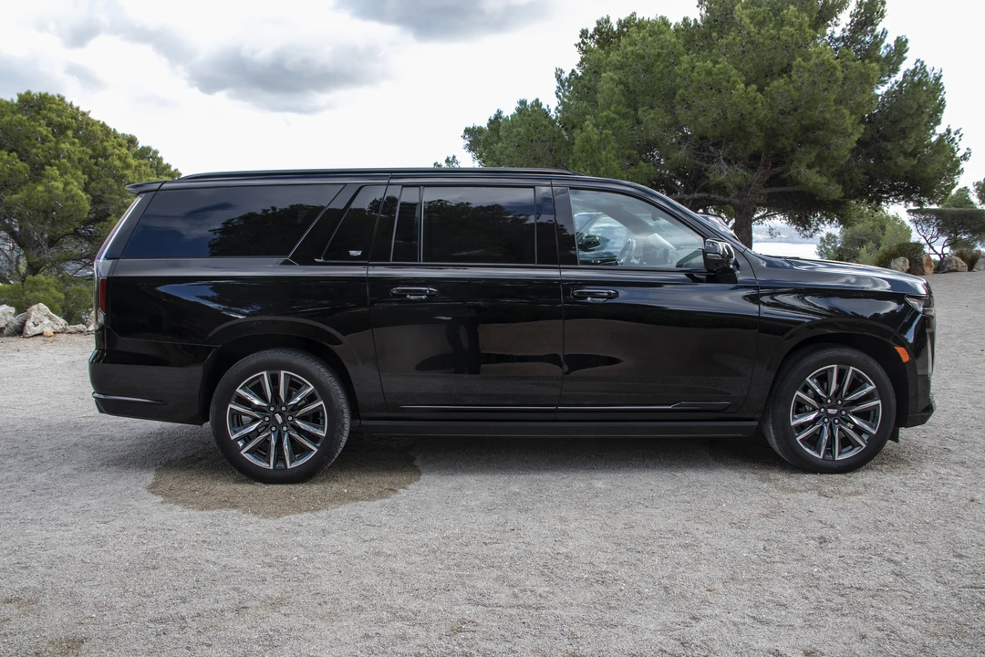 2022 Cadillac Escalade 5th Gen - Image 9 of 31
