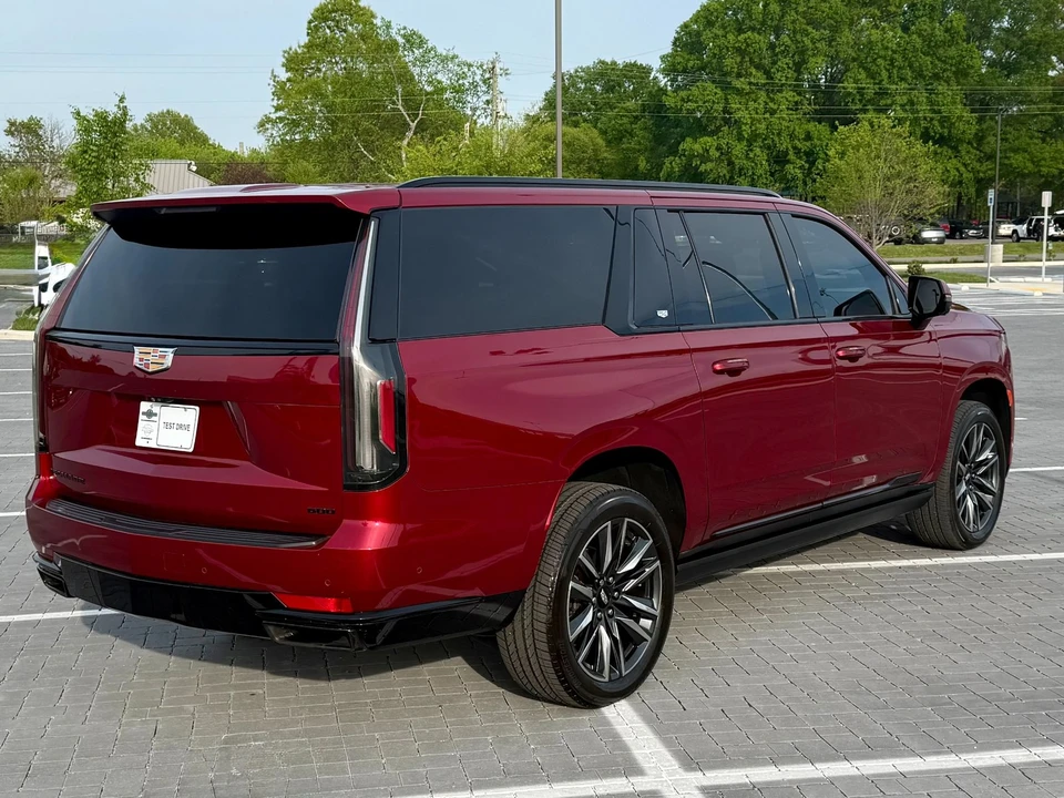 2022 Cadillac Escalade 5th Gen - Image 3 of 31