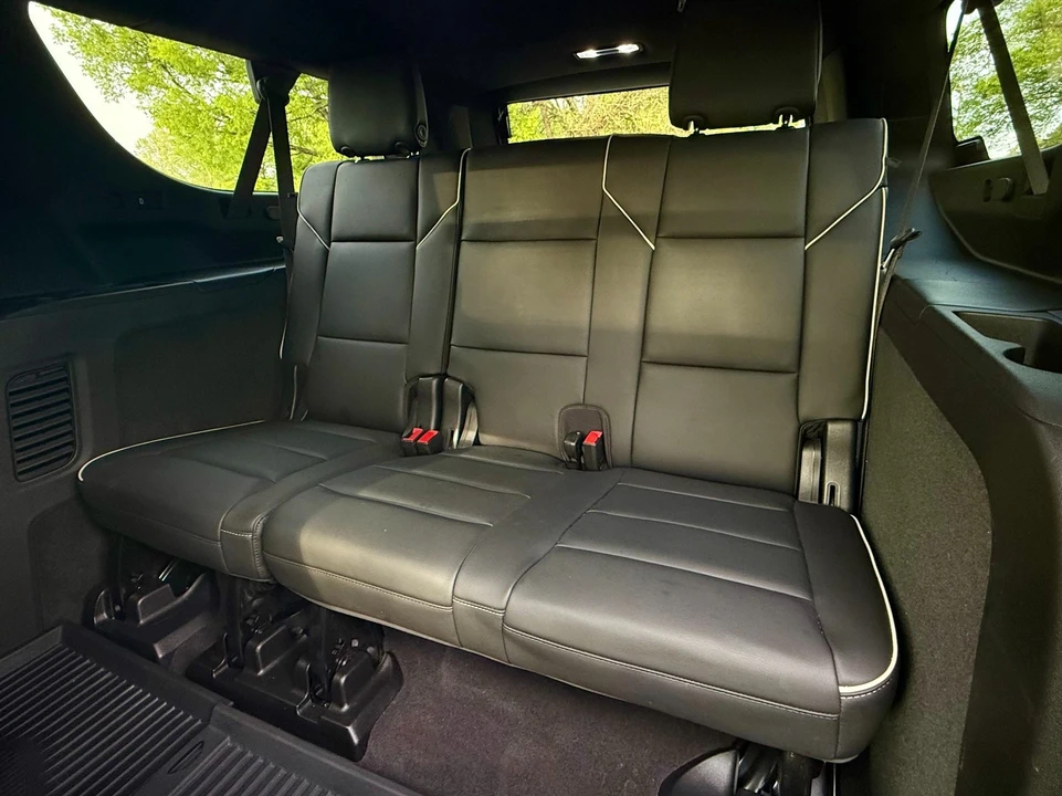 2022 Cadillac Escalade 5th Gen - Image 26 of 31