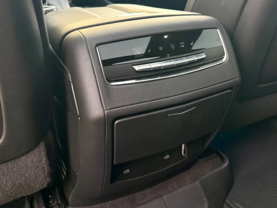 2022 Cadillac Escalade 5th Gen - Image 23 of 31